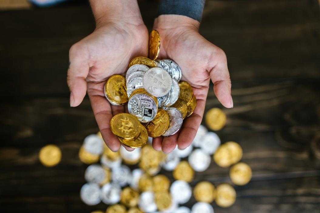 Are cryptocurrencies better than regular currencies?